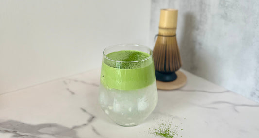 Latte mousse matcha à l’eau de coco